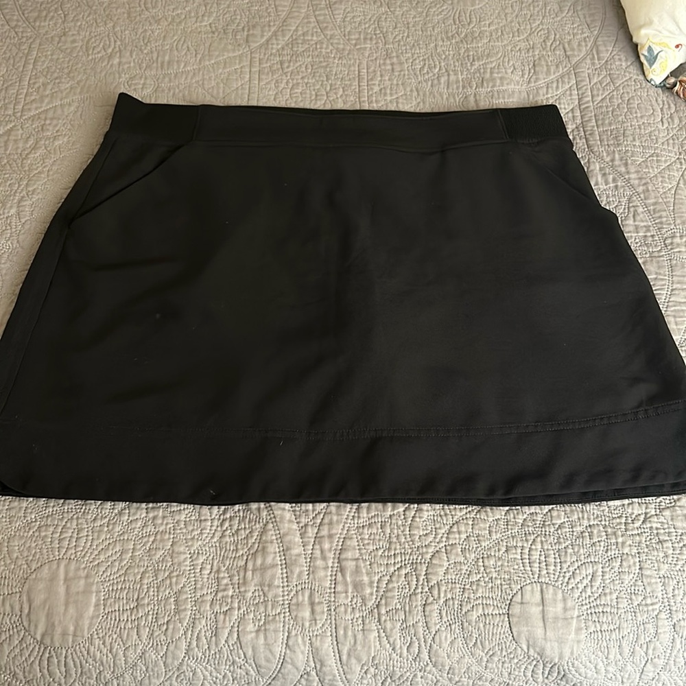 Black skort Size:L